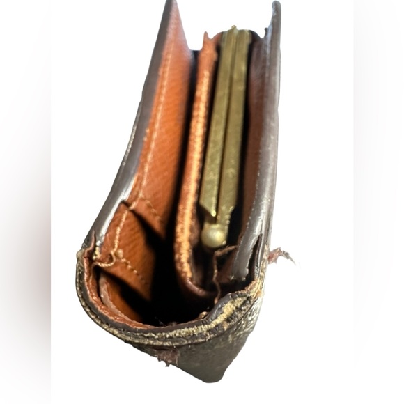 Louis Vuitton Monogram Canvas Portfolio Kiss-Lock
Snap Coin Cash Card Wallet - Picture 8 of 16